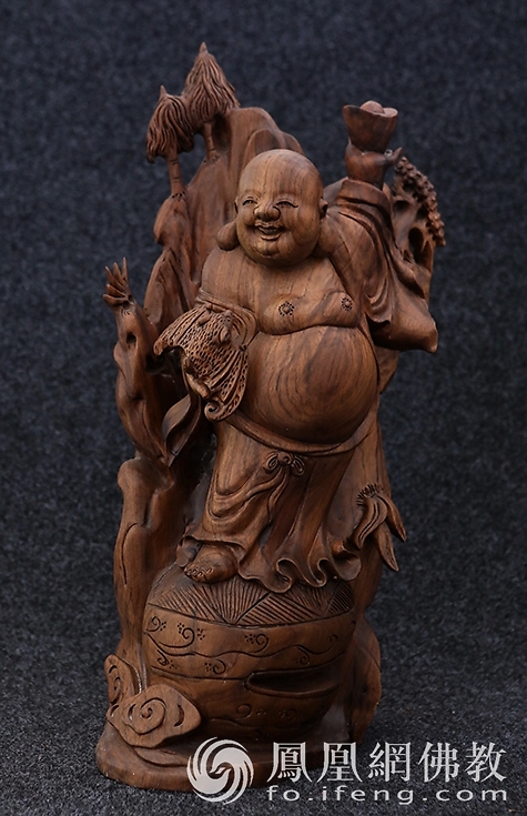 桐柏山木雕博物馆弥勒佛雕像,桐柏木雕博物馆龙的雕像