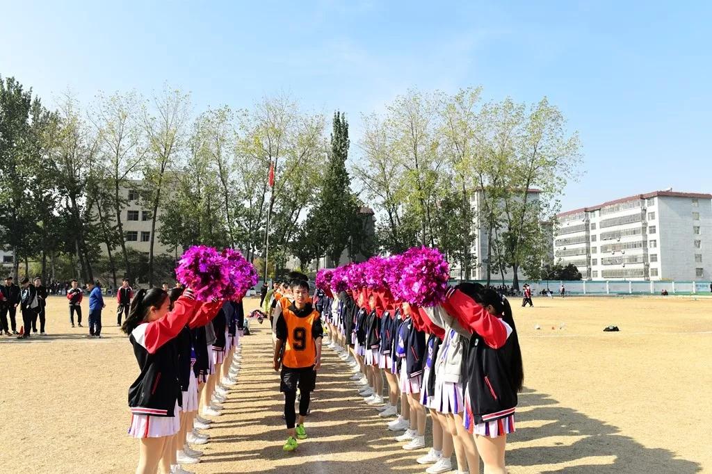 筑梦绿茵青春飞扬主题绘画,筑梦绿茵青春飞扬怎么画