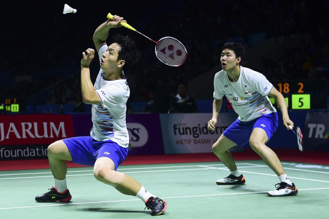 打球贴了肌效贴还用戴护膝吗,打球受伤了感觉不到疼