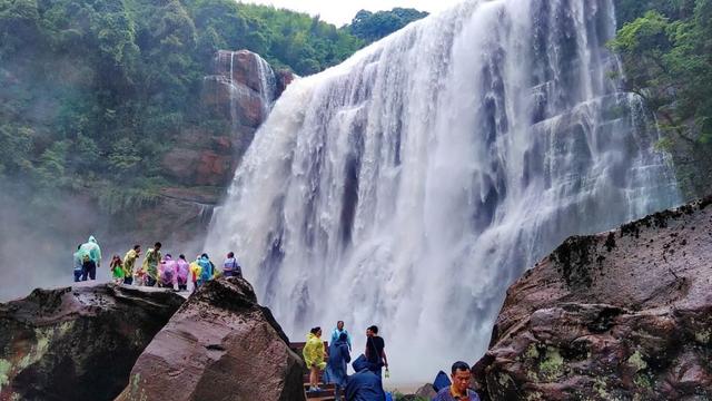 遵义赤水丹霞瀑布比黄果树更大的瀑布，尽然很多游客不知道这里