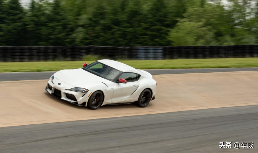 宝马z4m40ivs丰田牛魔王supra,全新一代supra外媒评论