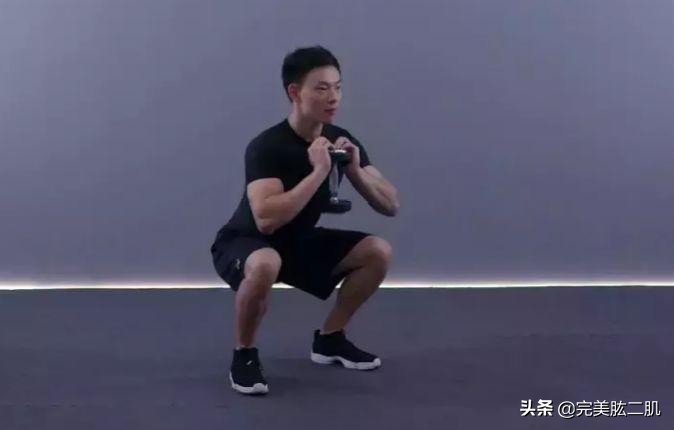 什么深蹲最有效刺激雄性激素,男性每天100个深蹲动作