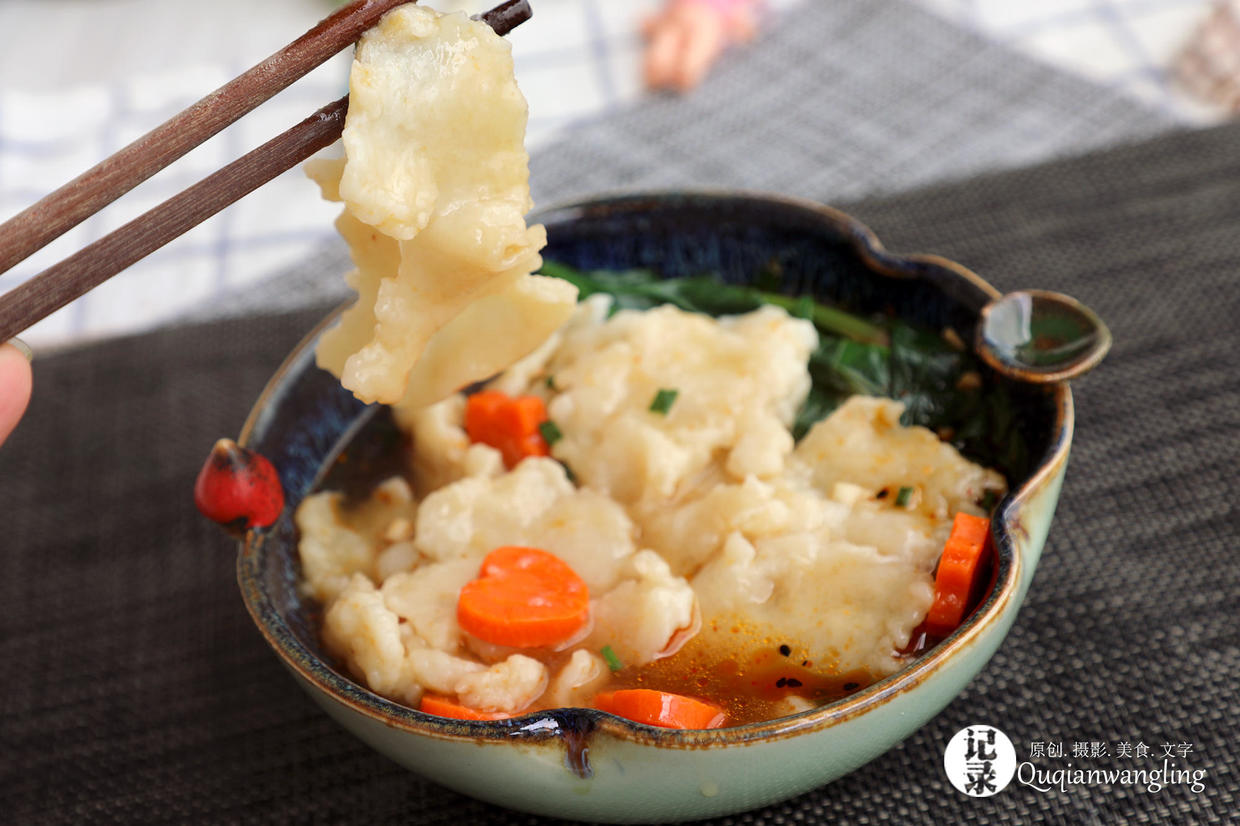 扯一碗面皮汤，多了这一步面团就不粘手了，还是记忆中的味道……