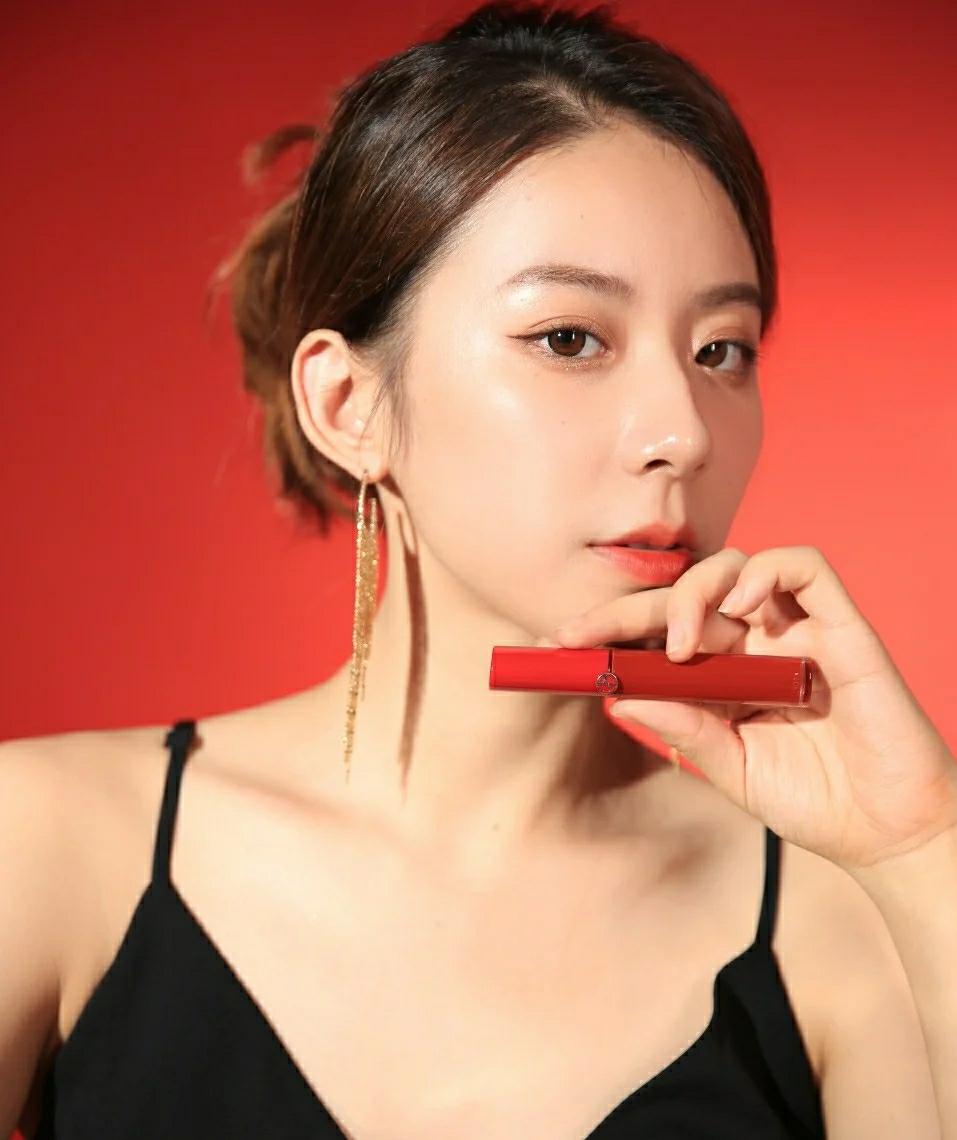 阿玛尼405滋润细腻，兰蔻505性感妩媚，哪一款让你心动？