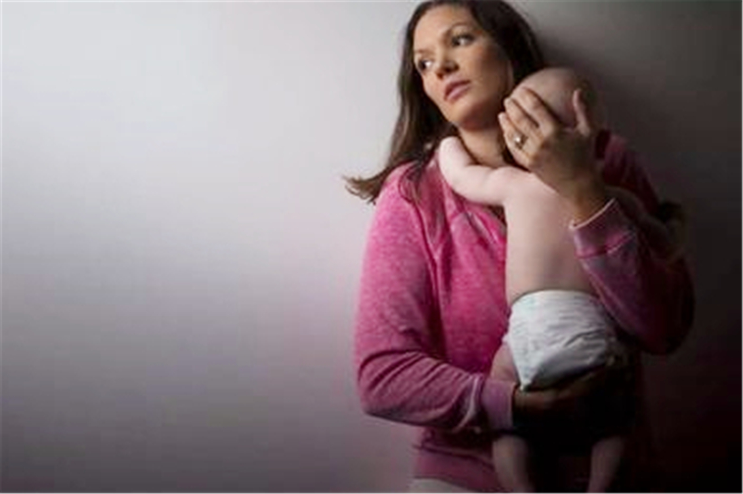 月子里睡不着心情烦躁,月子里很困睡不着怎么办