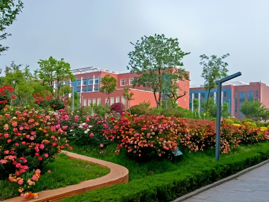 山东工业技师学院一年多少钱,山东工业技师学院2023招生简章