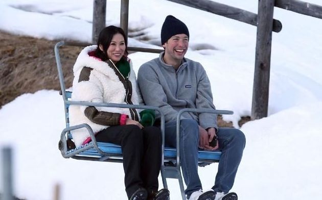 22岁拿绿卡31岁嫁传媒大鳄，从丑小鸭到上流名媛，邓文迪有多厉害