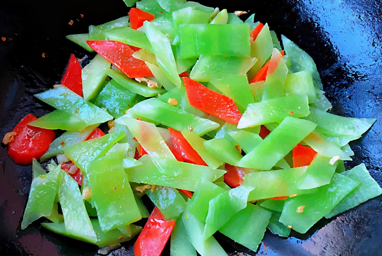 莴笋炒肉片的正确方法,怎样炒莴笋又脆又好吃窍门