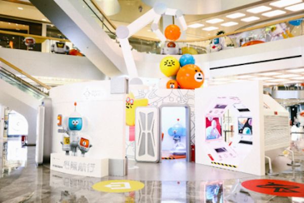 美已经不够了,今年的圣诞美陈必须“玩”起来