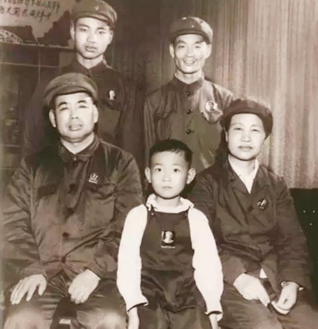 *世友许**之子许光,患癌后向医院提要求:不用进口药,不做过度治疗