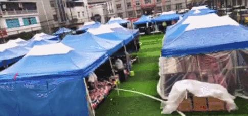 足球场草坪破损,足球场草皮破坏