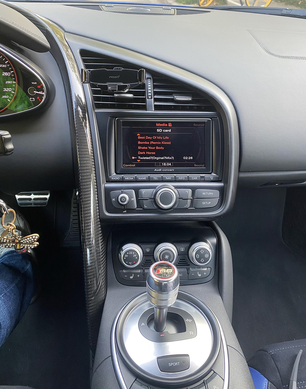 奥迪r808年敞篷二手,奥迪r8的真实视频