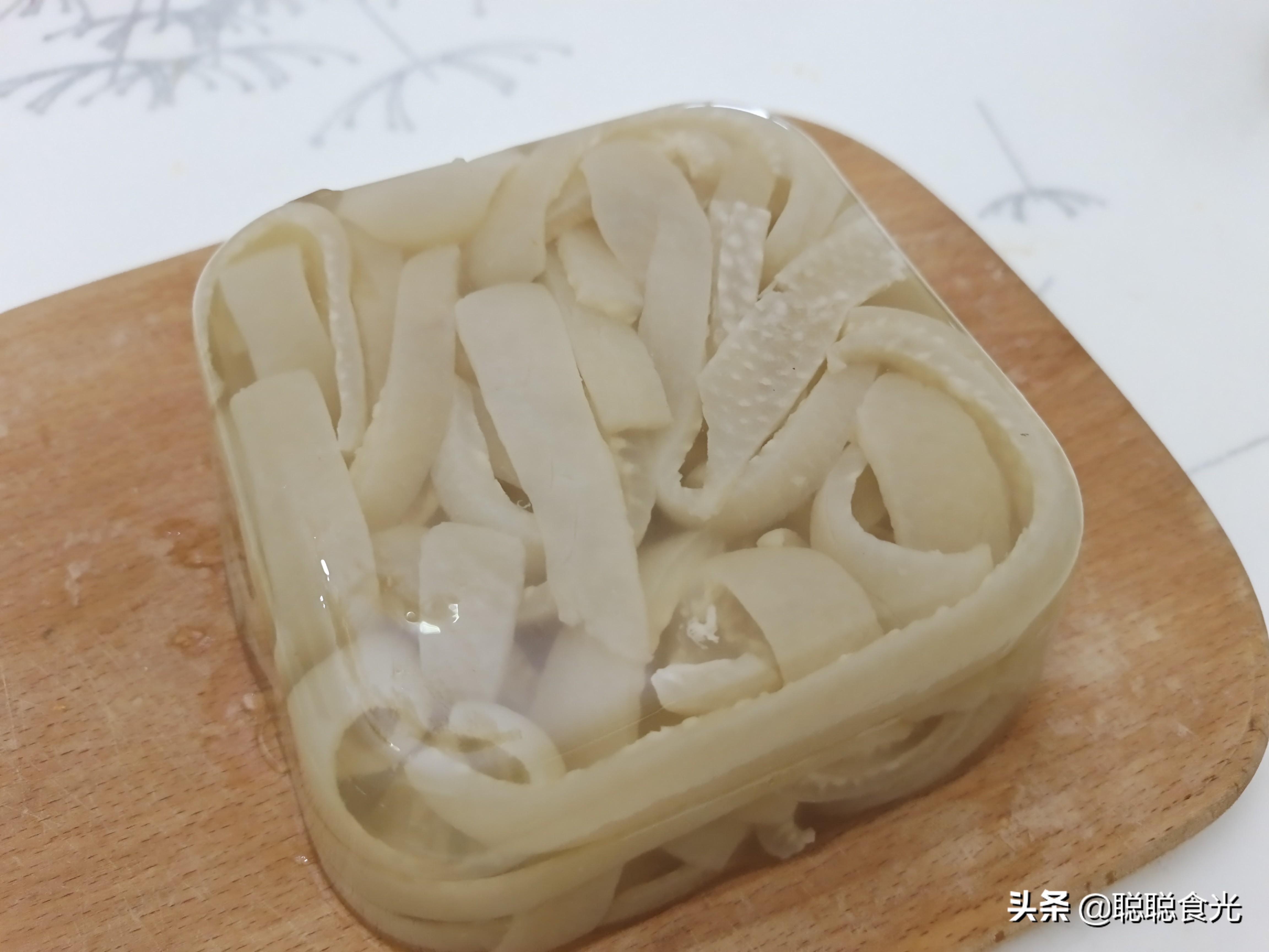 皮冻怎样才能熬制透亮,熬皮冻怎么让肉皮不沉底