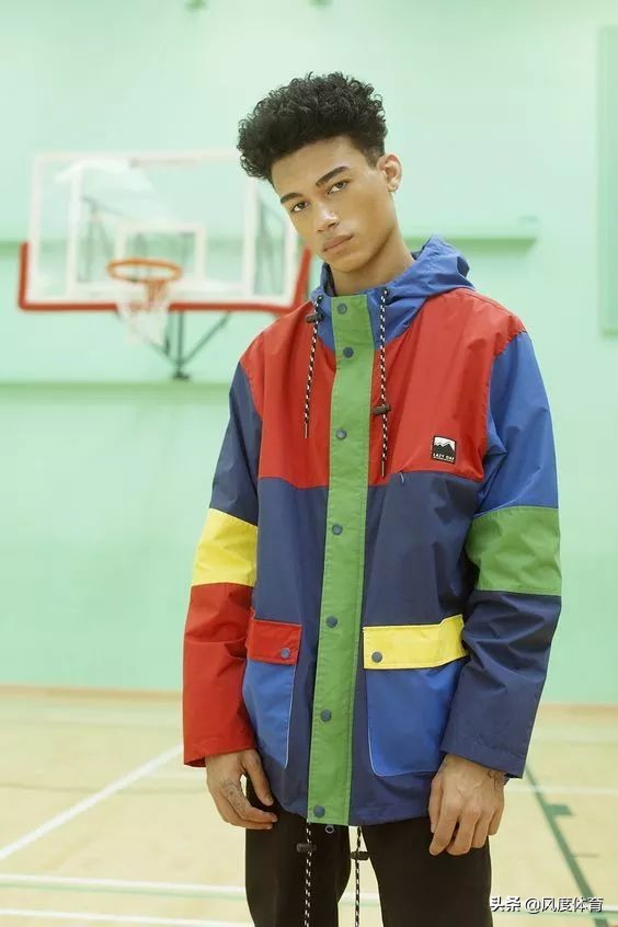 颜值高大长腿还会穿,谁高中没有暗恋过这样一个体育生?