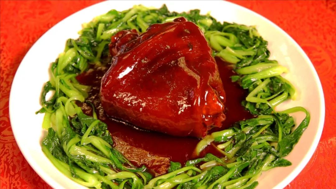 快来！今年在东方明珠塔、国际会议中心、市中心大饭店过年啦