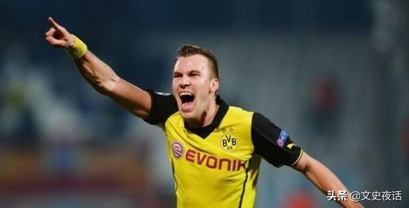 盘点足坛十大巨星的拿手绝技,盘点当今足坛10大中场核心球员