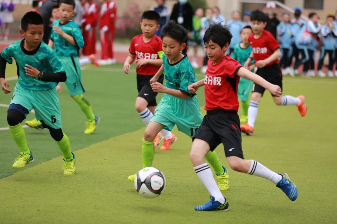 【“七个一”先锋在行动】呼和浩特市足球协会“万达分校足球基地”挂牌仪式在南门外小学万达分校举行