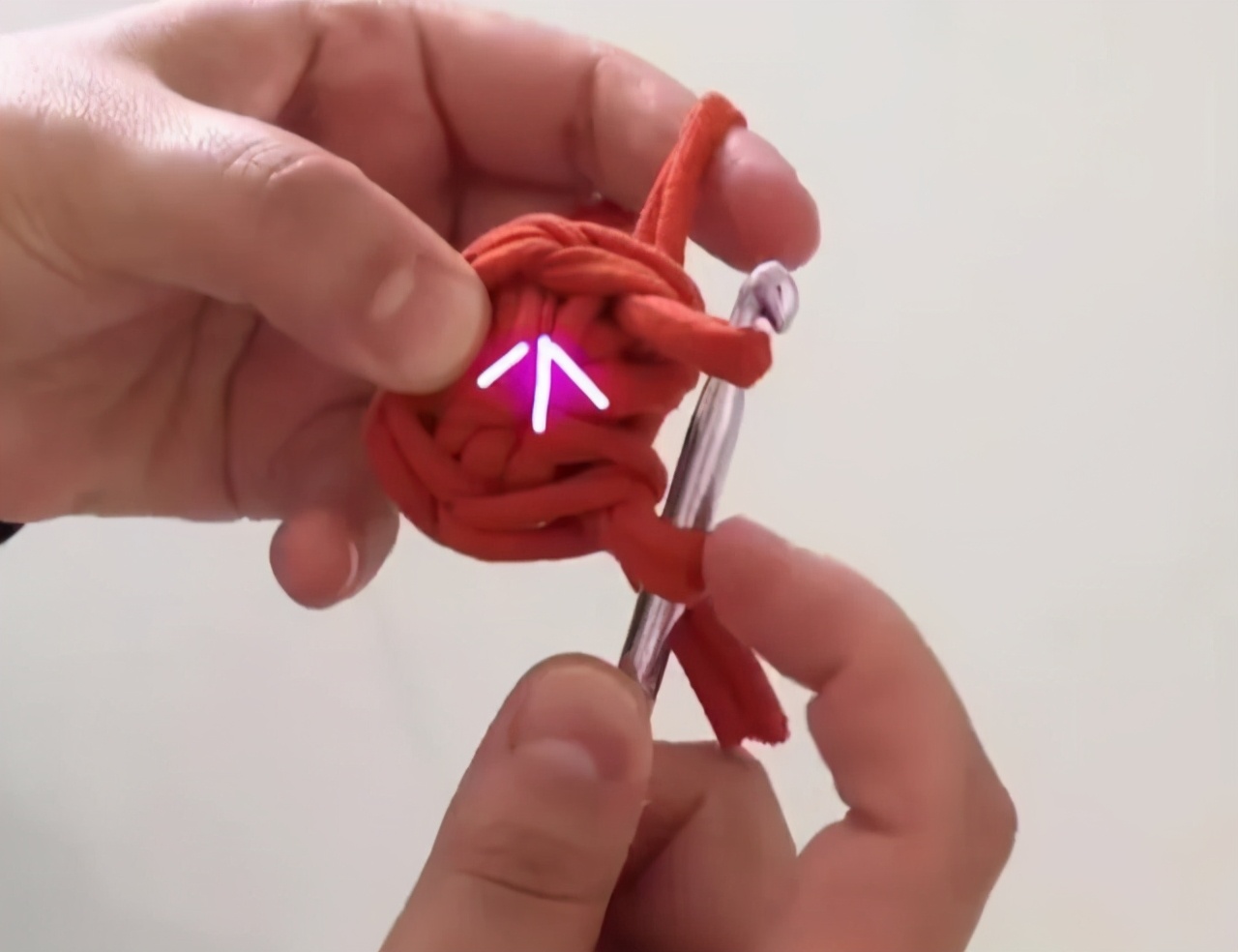 收纳盒子用布条线钩怎么钩视频,用三种毛线钩的收纳物