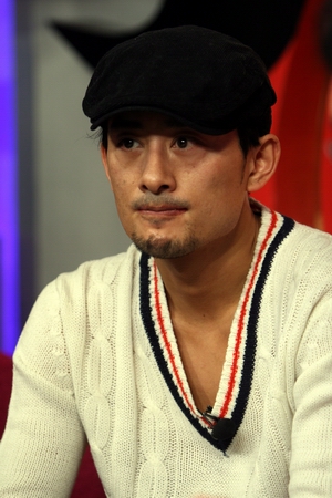 从放羊娃到年收入千万,阿宝“装疯卖傻”背后的故事