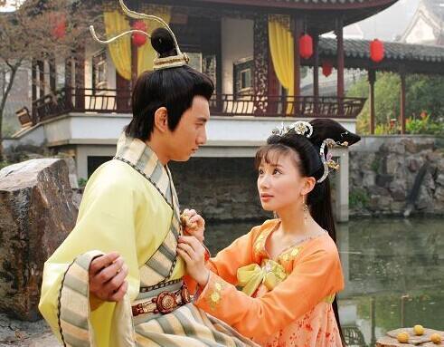 5岁姐姐嫁给皇帝，15岁她再嫁，18岁当皇后，29岁却被敌人强占