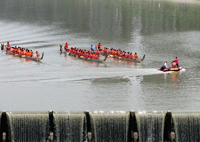 21年前本溪驻军无偿修建了一条太子河大坝如今变成一条滨河景观道