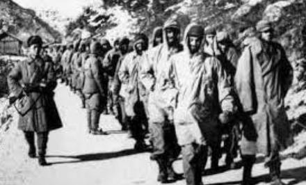 在朝鲜战争结束的第二年,有一艘载满了身穿国军军装士兵的轮船