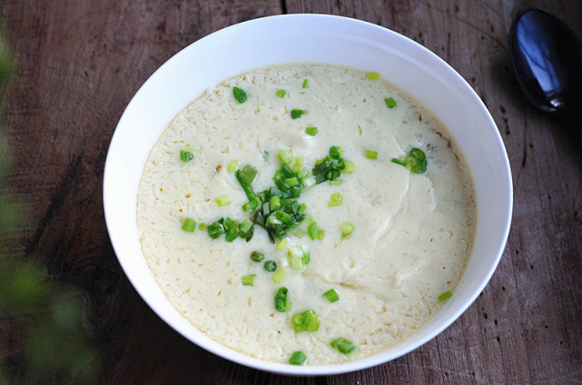 冬天吃鸡蛋怎么吃法营养最高,天冷了最爱的懒人蒸蛋