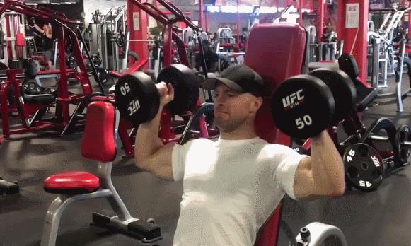 如何把肩部的三角肌练出来,如何锻炼三角肌让肩膀肌肉凸显