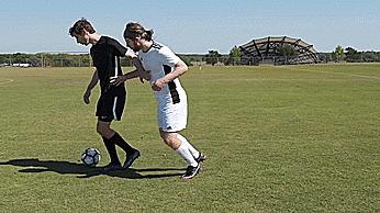 巴西足球十大过人高手,巴西球星莱昂纳多过人