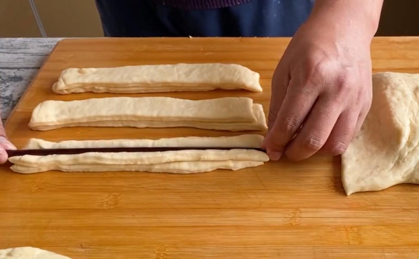 小油条香酥蓬松的做法不加鸡蛋,奶香鸡蛋小油条