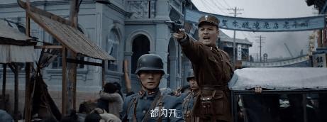 全程高能，开播17分钟不敢走神1秒，这部B级片把他拍活了