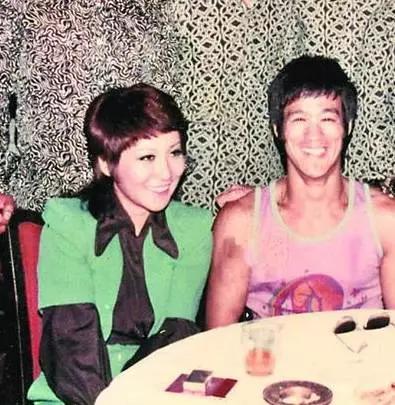 丁佩李小龙向华强什么关系,李小龙生前和丁佩照片