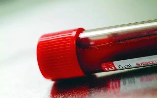 皮肤起红斑是什么病造成的,皮肤大面积红斑是什么病