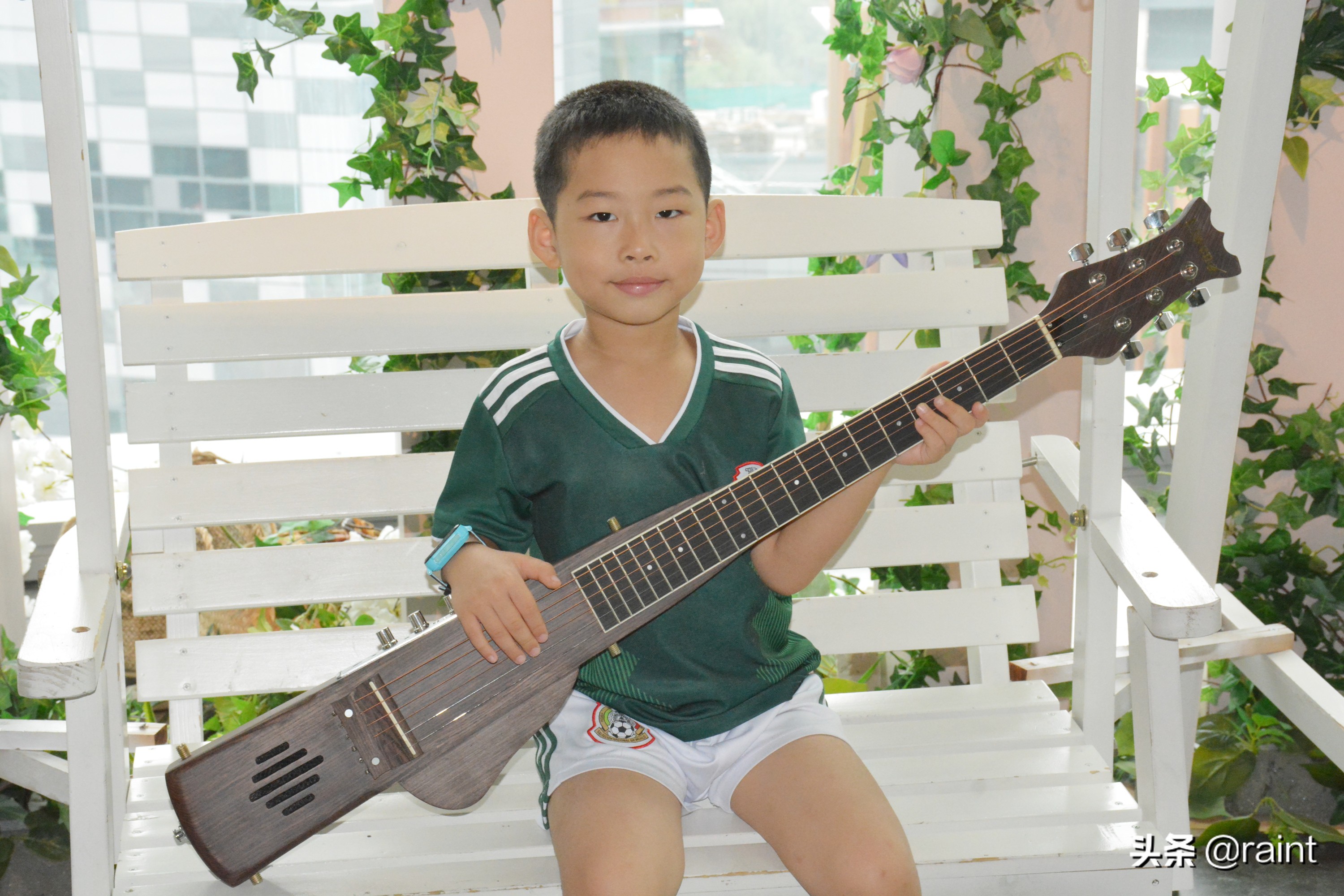 释放狂野,发挥潜能,演风采——力稳旅行吉他体验