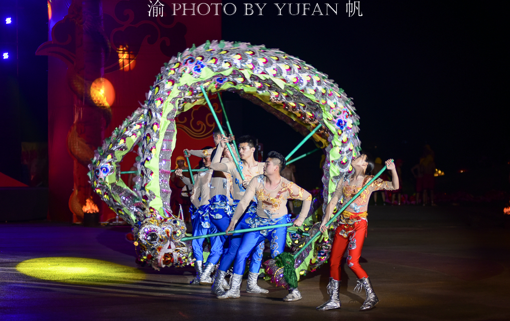 为国争光的铜梁竞技龙：蛟龙出水翻江倒海，龙翔九天扶摇腾飞