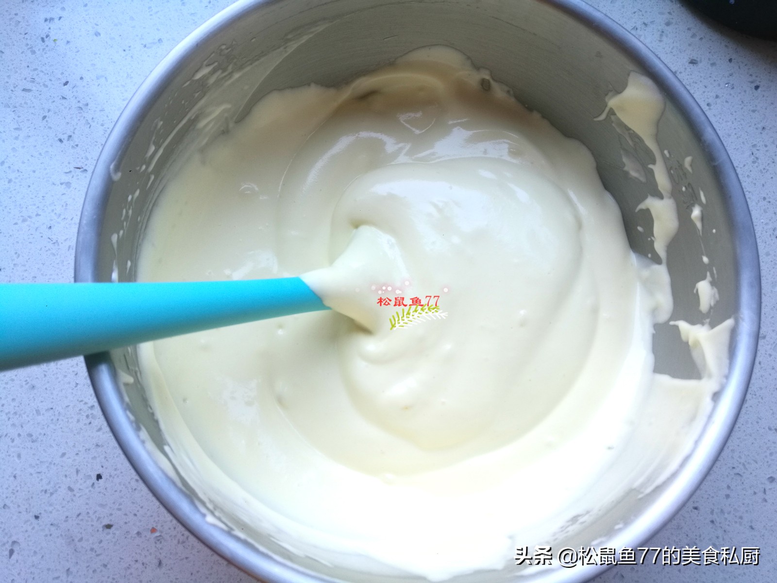 蛋糕卷怎么做到表面平整,蛋糕卷怎样口感绵密