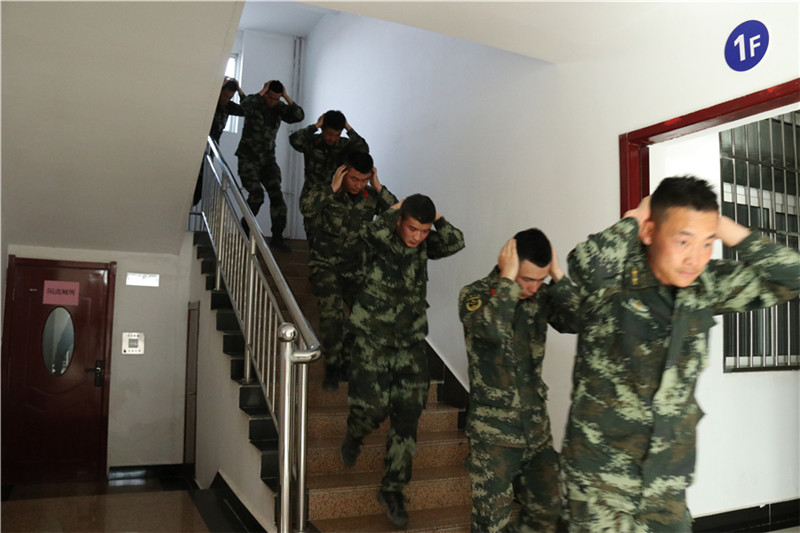 致敬军人汶川地震,缅怀汶川地震军人