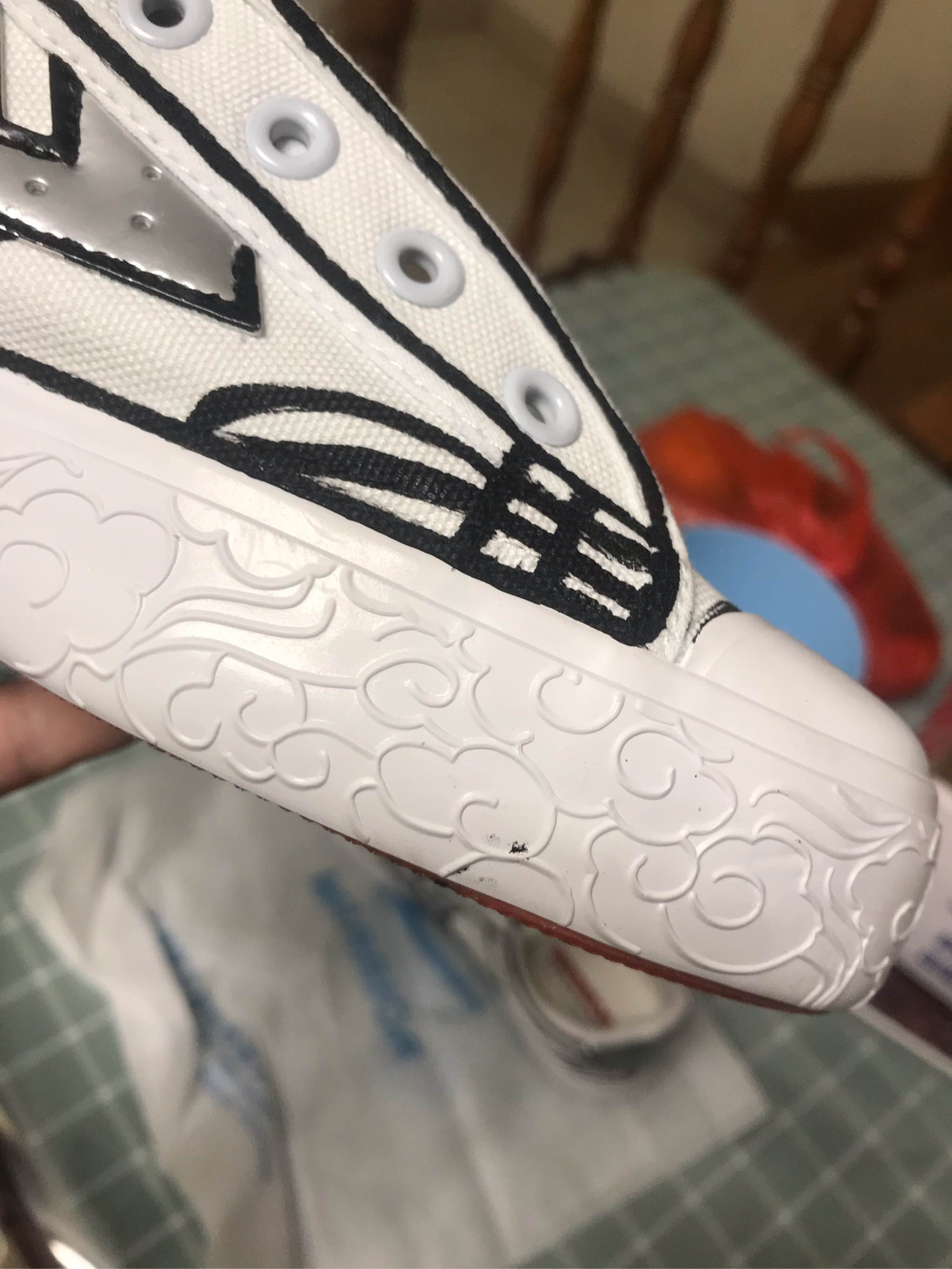 回力鞋手绘方法,回力的鞋子都是注塑的吗