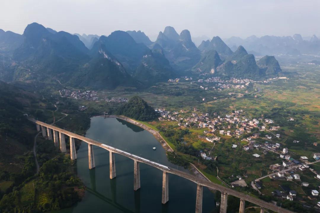 中国西部有什么美丽的风景,中国沿路风光最美铁路