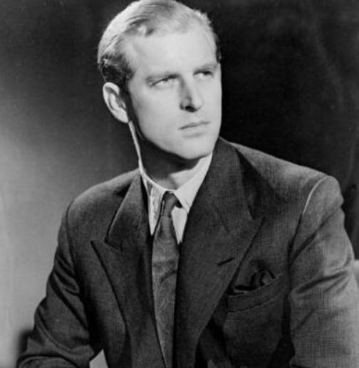 菲利普亲王和女王的幸福时刻,英国女王和菲利普第一次相见