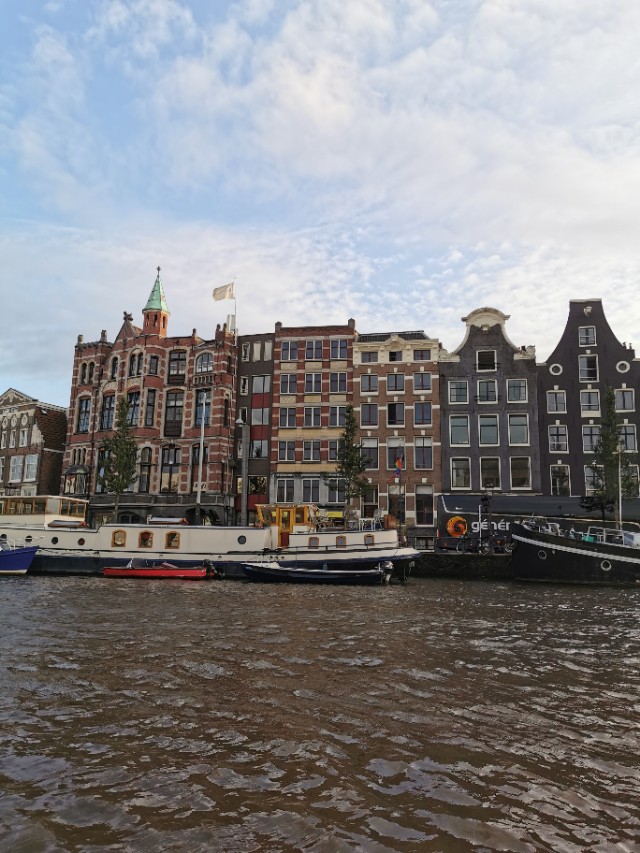 *麻大**味浓的街道，蜂拥的游客—欧洲之旅（五）