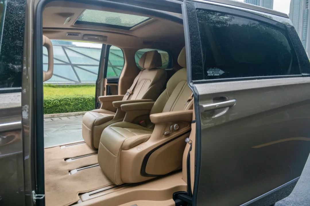 别克gl8es陆尊对比陆上公务舱,试驾gl8es陆尊