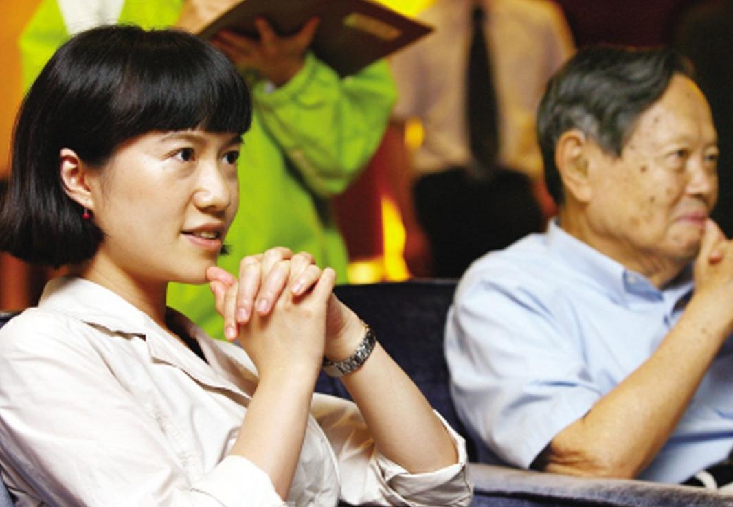 我走过喧闹的街,我走过人来人往的街头完整版