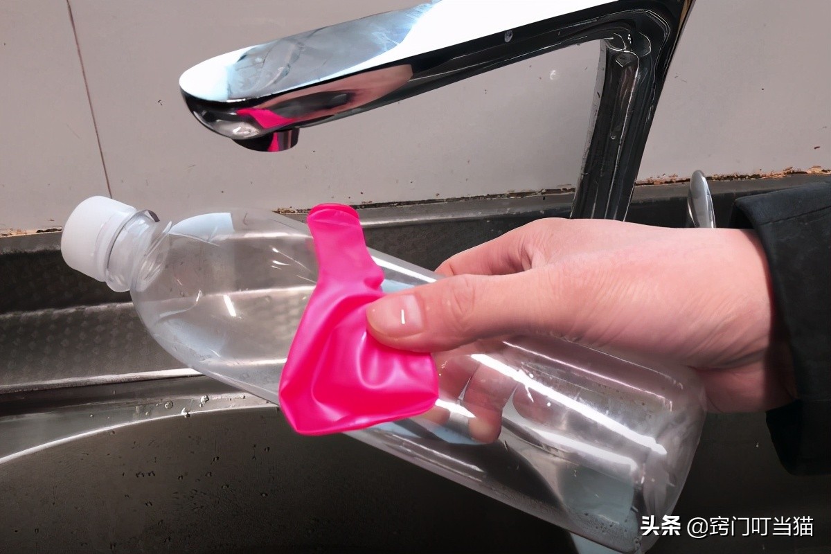 塑料瓶上套气球,如何自制水桶过滤器