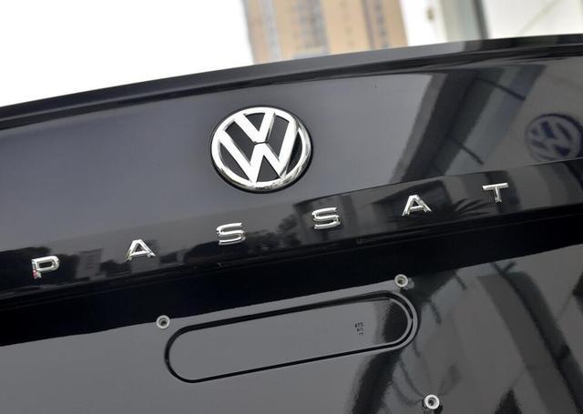 帕萨特有搭载at变速箱的吗,全新一代帕萨特采用怀挡吗