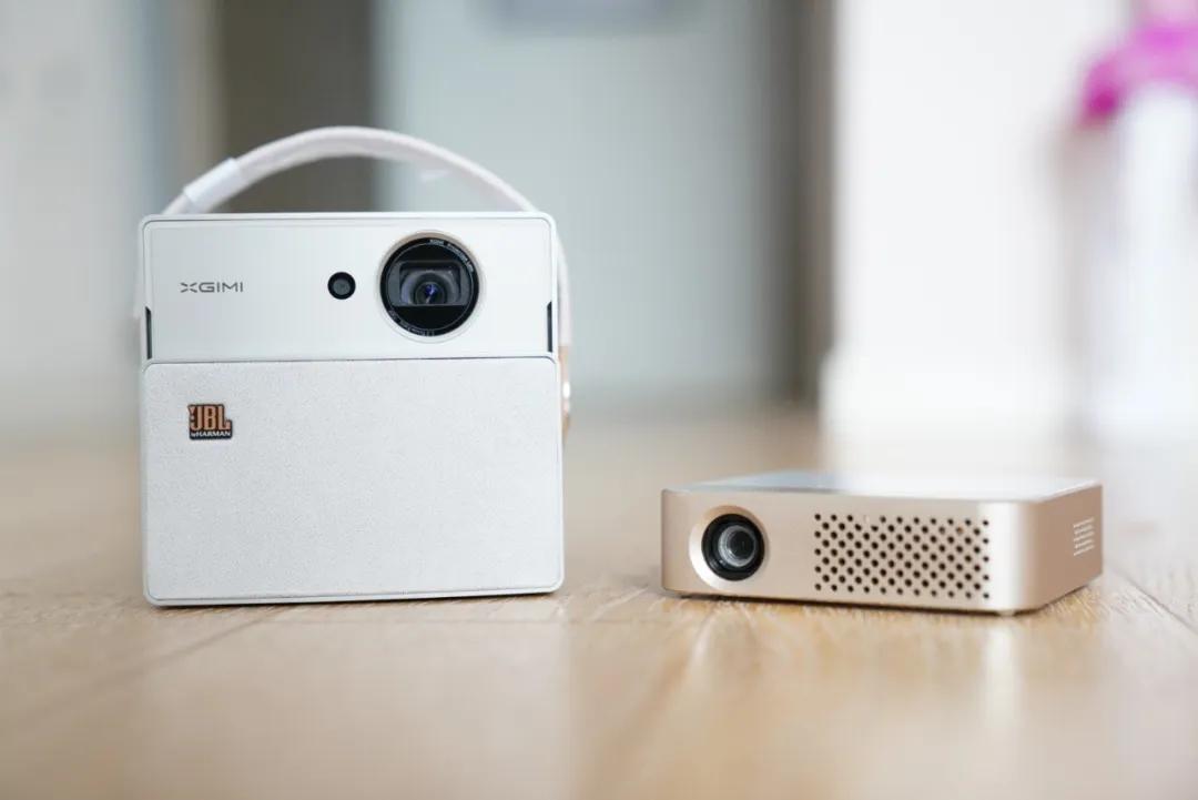 如何选择护眼投影仪,100寸电视和投影仪哪个好更护眼