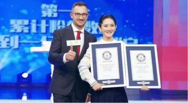 谢娜称二胎后患产后抑郁,谢娜二胎产后复出