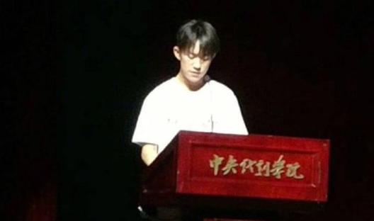 易烊千玺中戏表演,易烊千玺回应中戏经历了什么