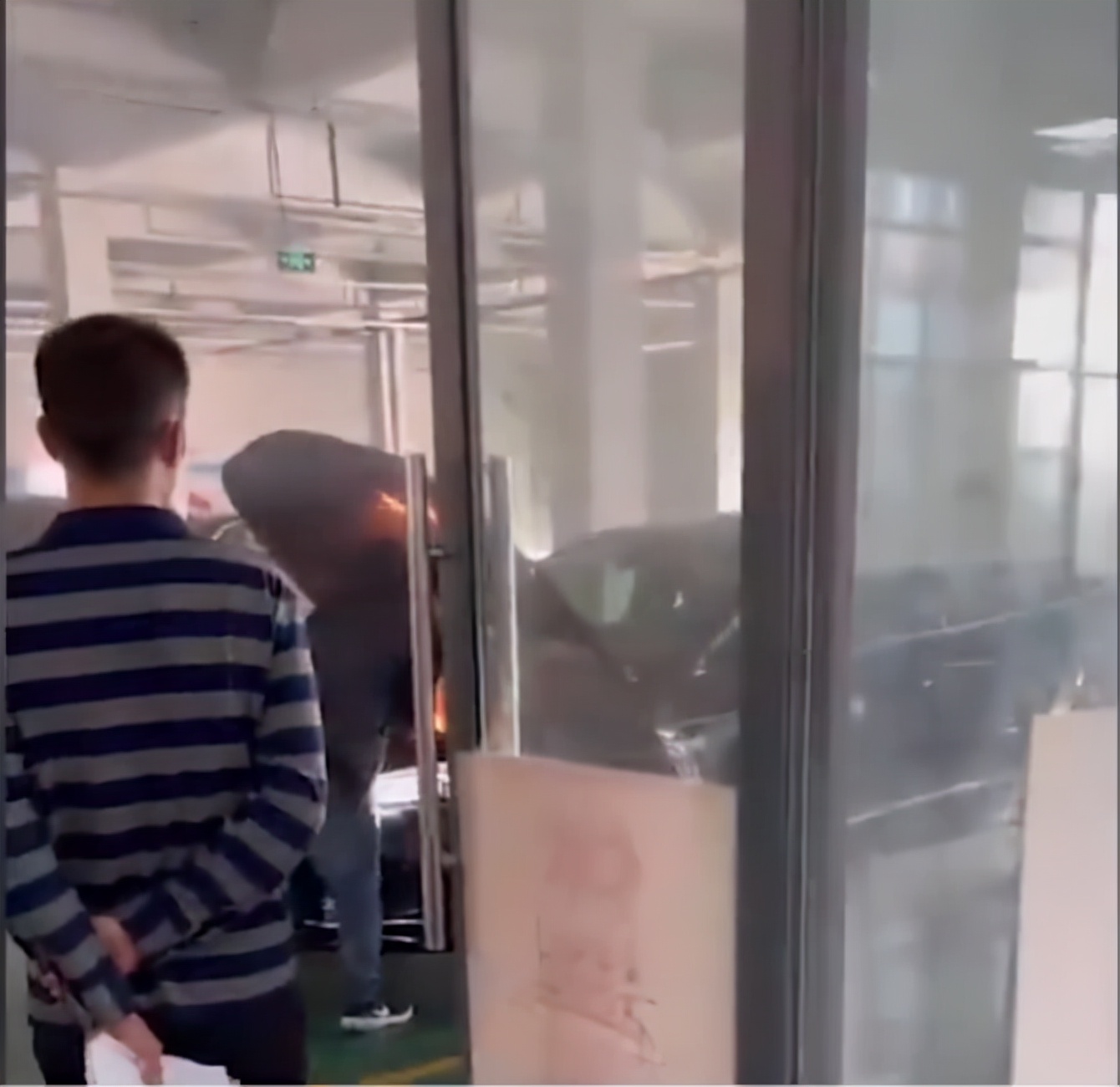 男子喜提新车报废,男子喜提新车开回店退车