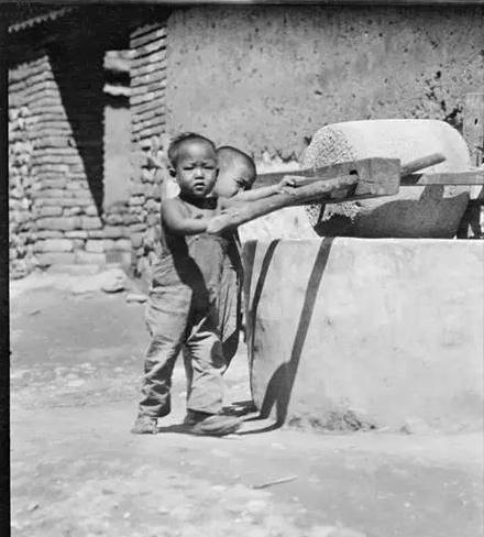 聂帅独生女聂力：饱经磨难，16岁才上小学，成世界第一位女中将